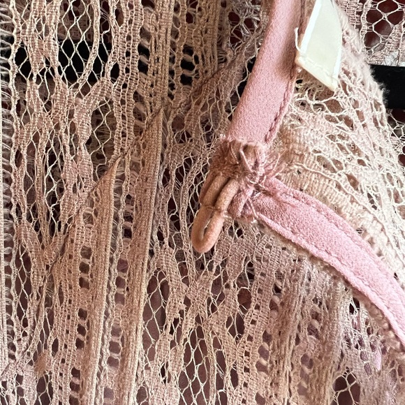 Stitch Fix mauve Lilla Bishop sleeve blouse - large petit - Picture 8 of 13